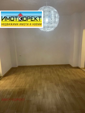 Дава под Наем ОФИС в град Пазарджик, Идеален център