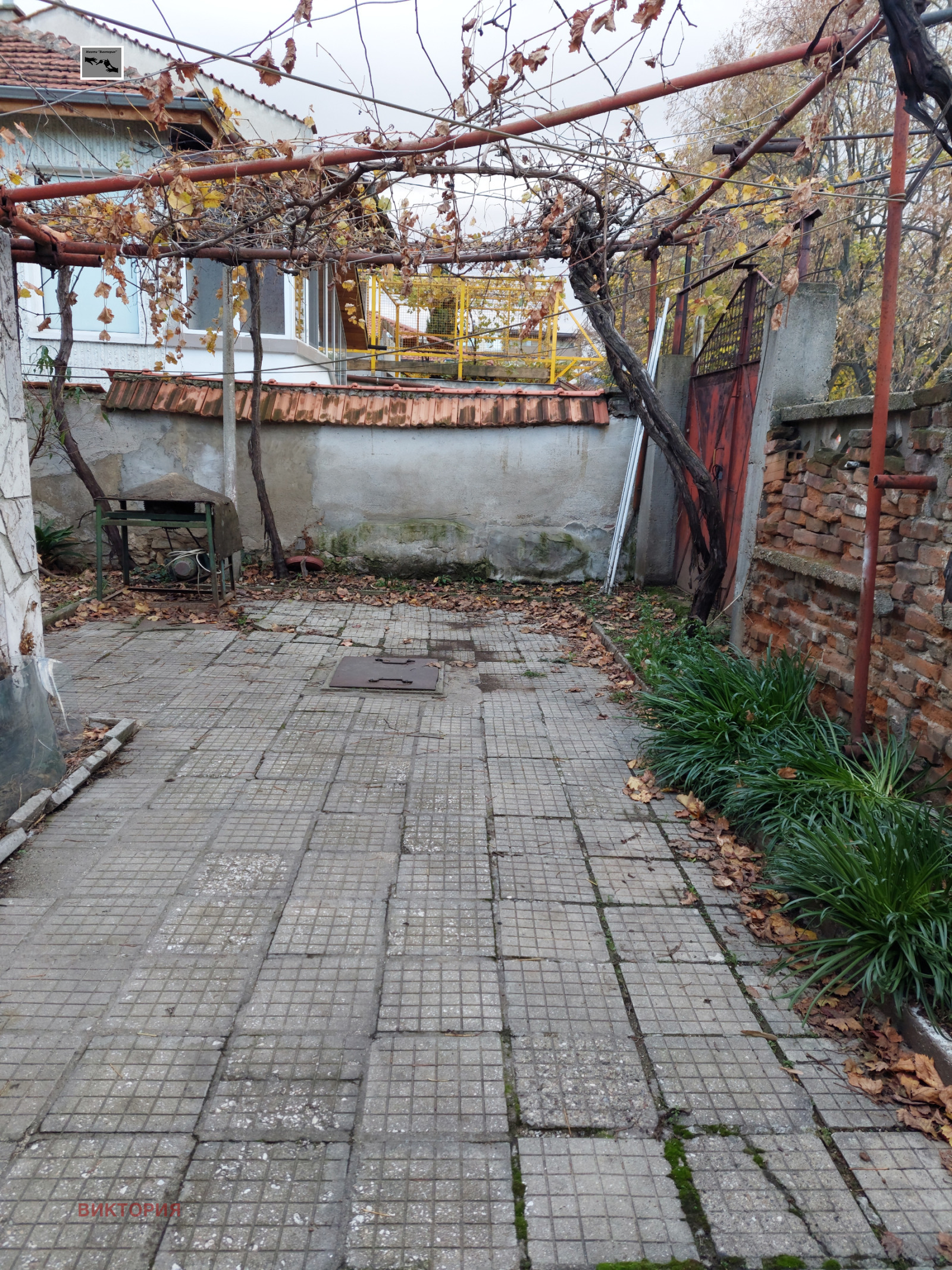 Продава КЪЩА в град Пазарджик, Запад