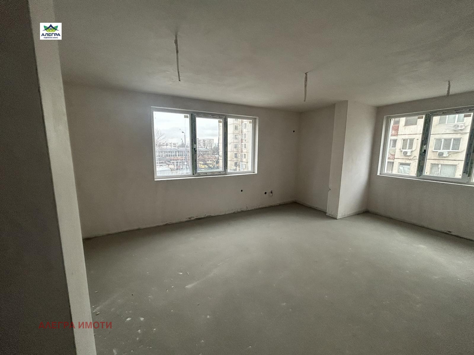 Продава 3-СТАЕН в град Пазарджик, Устрем