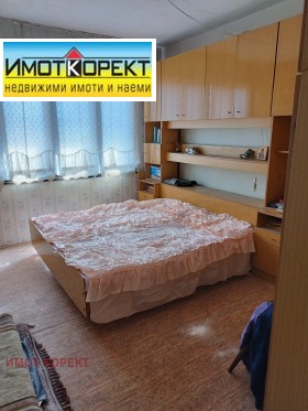 Продава ЕТАЖ ОТ КЪЩА в град Пазарджик, Център