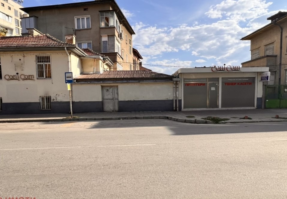 Продава КЪЩА в град Пазарджик, Идеален център