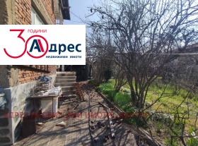 Продава КЪЩА в град Пазарджик, Изток
