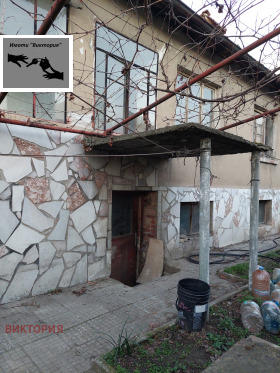 Продава КЪЩА в град Пазарджик, Изток