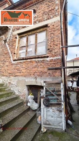 Продава КЪЩА в град Пазарджик, Изток