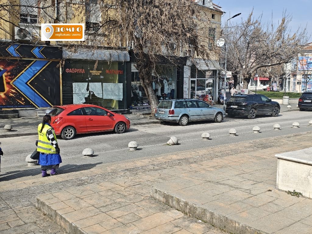 Продава МАГАЗИН в град Пазарджик, Идеален център